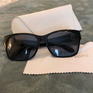 😎 Michael Kors Sunglasses